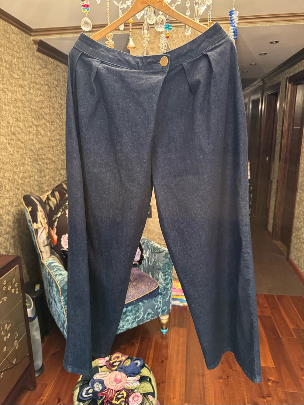 Dark Blue Wide-Leg Jeans with Pleated Front